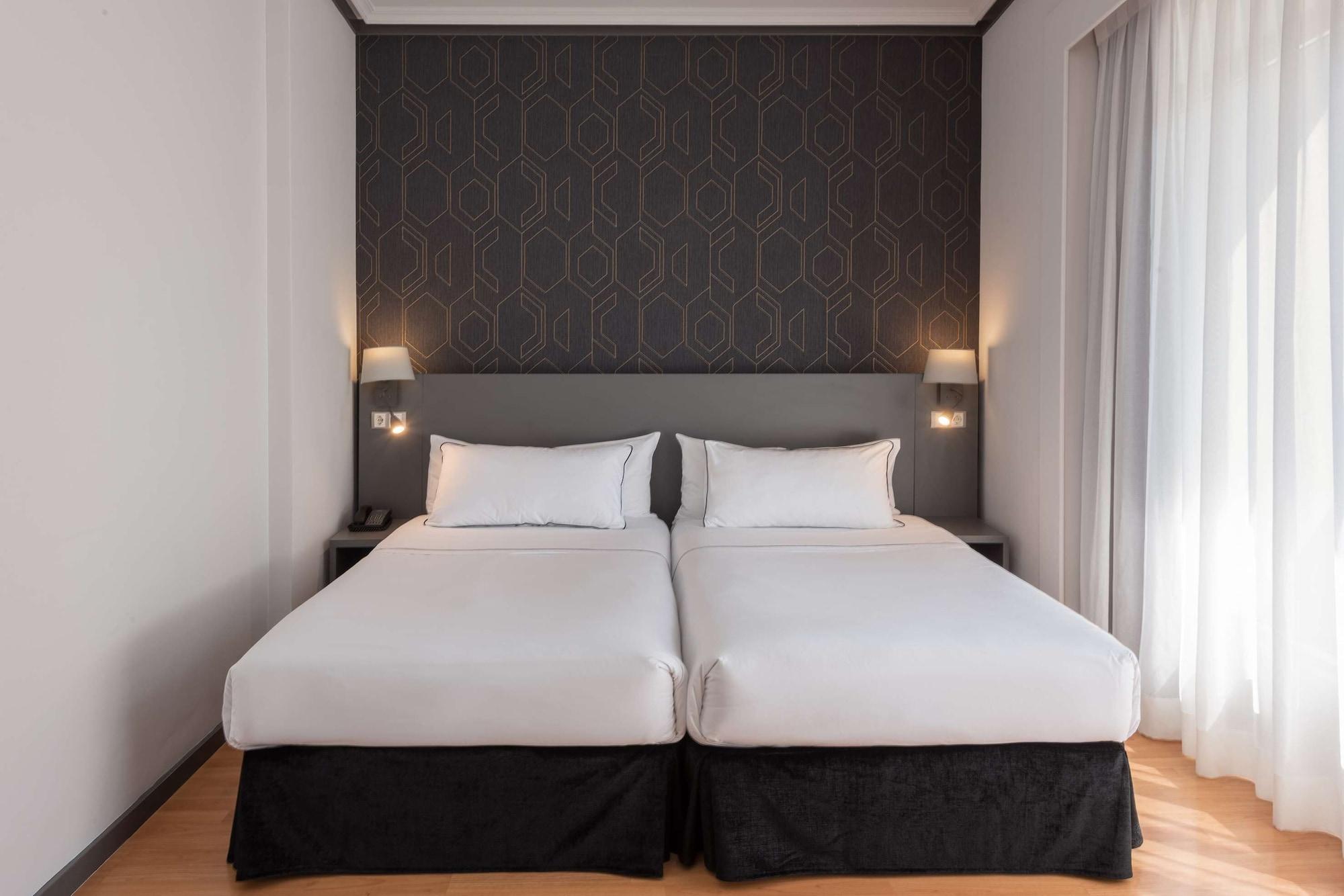 Hotel Madrid Plaza De Espana, Affiliated By Melia Екстер'єр фото