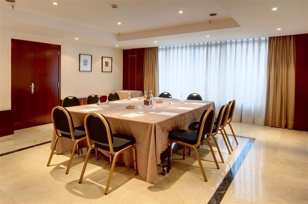 Hotel Madrid Plaza De Espana, Affiliated By Melia Зручності фото